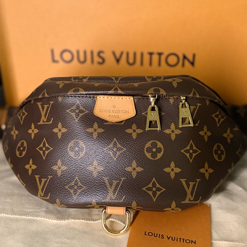 🔥SOLD🔥
Louis Vuitton Brown Monogram Canvas Crossbody Belt Bag